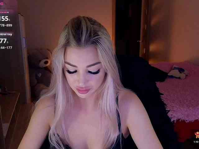 MilanaOmgReal webcam