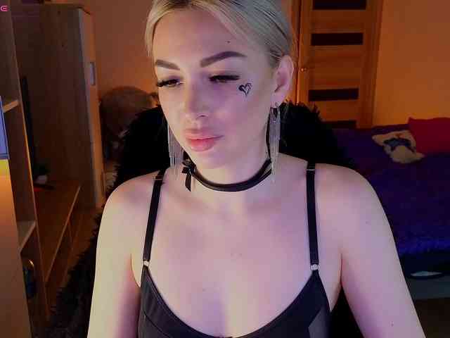 MilanaOmgReal webcam