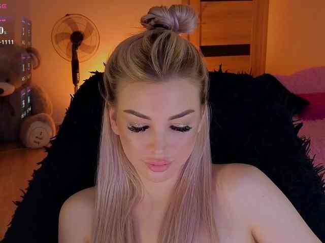 MilanaOmgReal webcam