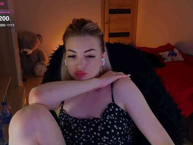 MilanaOmgReal webcam