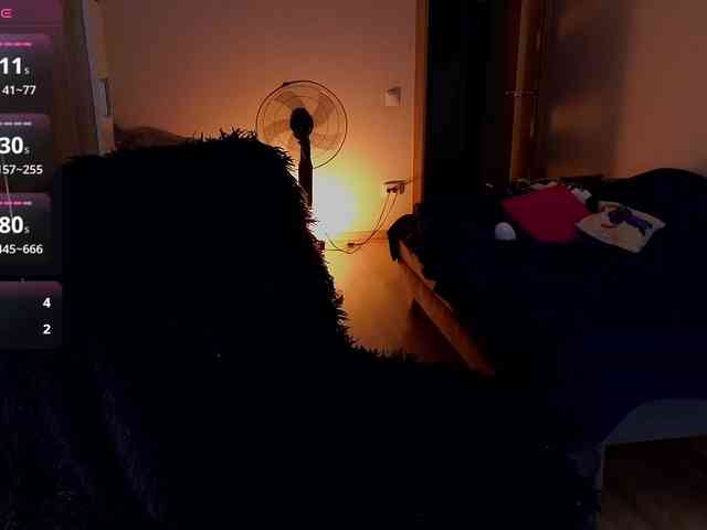 MilanaOmgReal webcam