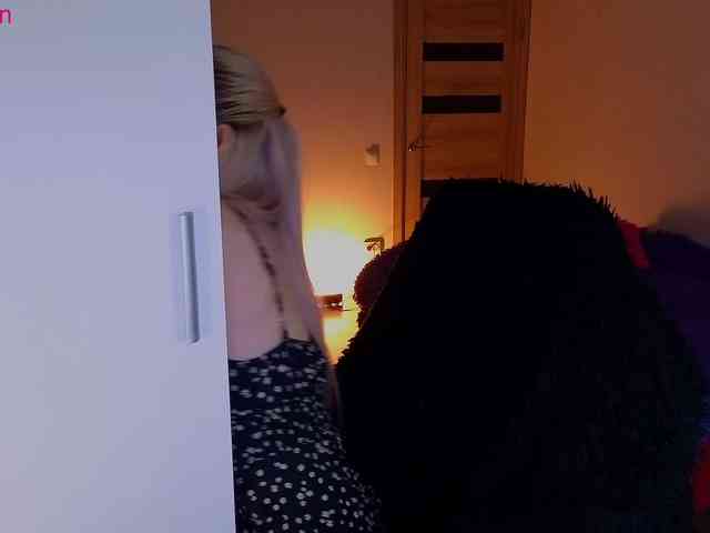 MilanaOmgReal webcam