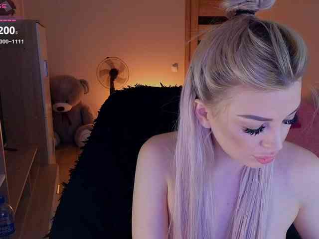 MilanaOmgReal webcam