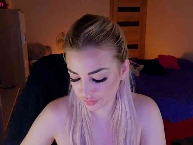 MilanaOmgReal webcam