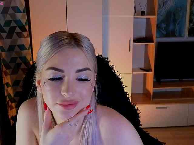 MilanaOmgReal webcam