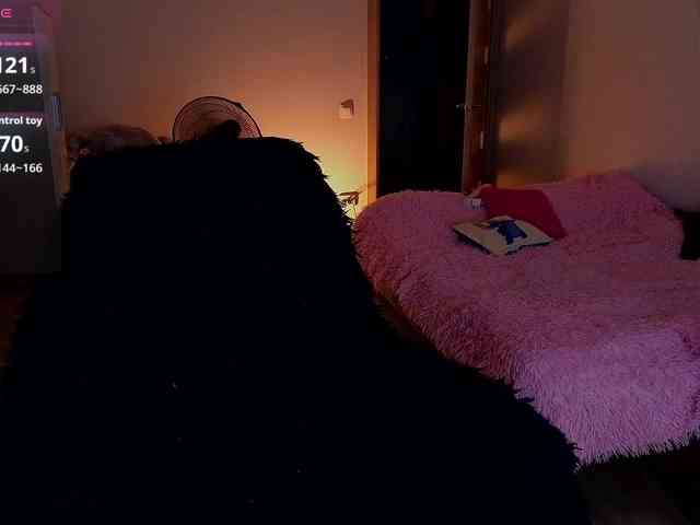 MilanaOmgReal webcam