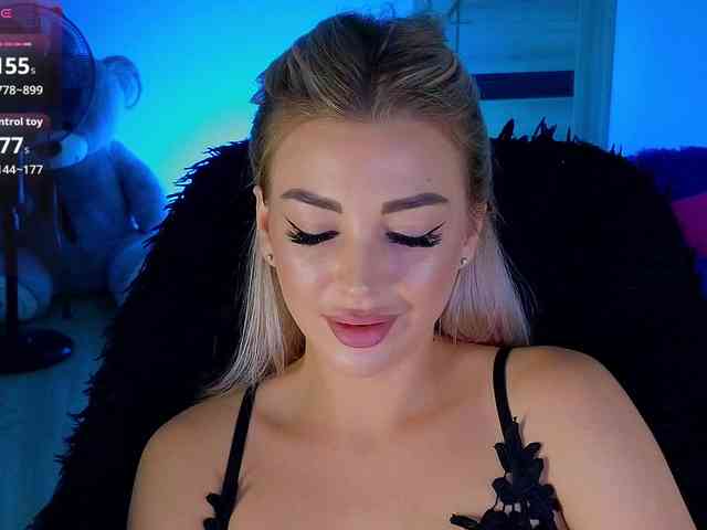MilanaOmgReal webcam
