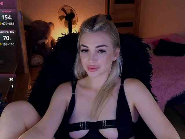 MilanaOmgReal webcam