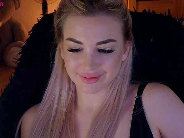 MilanaOmgReal webcam