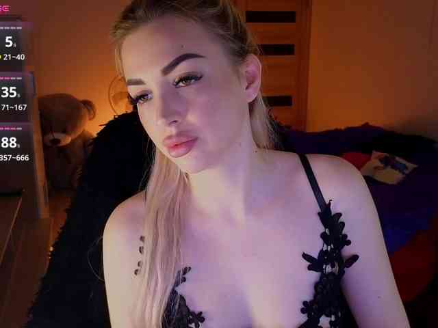MilanaOmgReal webcam