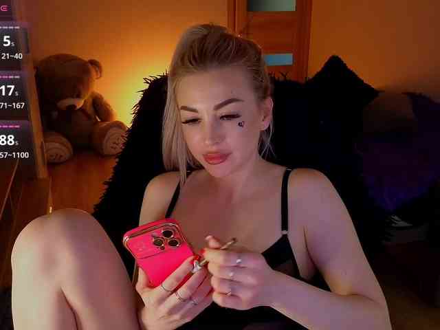 MilanaOmgReal webcam