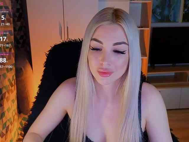 MilanaOmgReal webcam