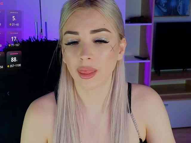 MilanaOmgReal webcam