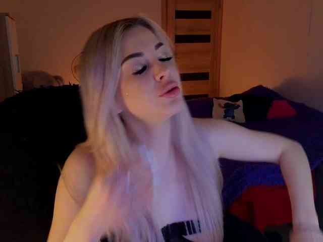 MilanaOmgReal webcam