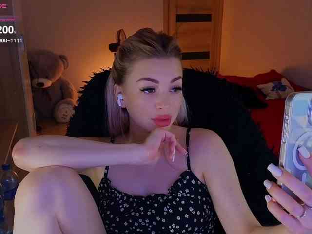 MilanaOmgReal webcam