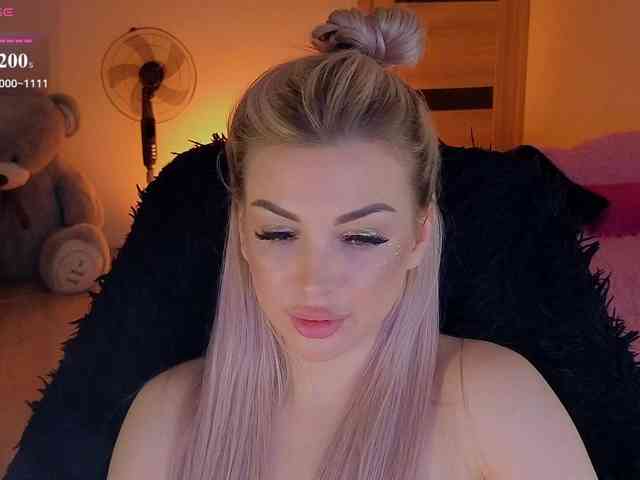 MilanaOmgReal webcam