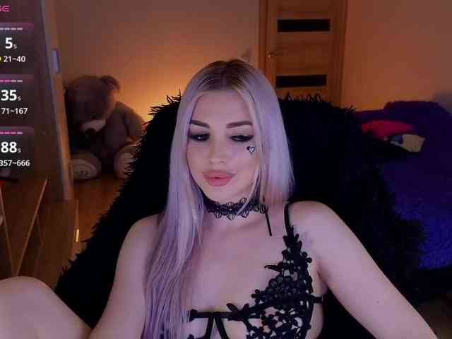 MilanaOmgReal webcam