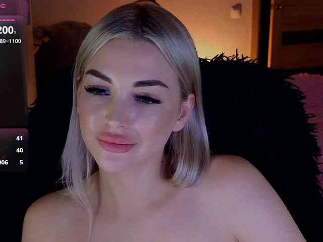 MilanaOmgReal webcam