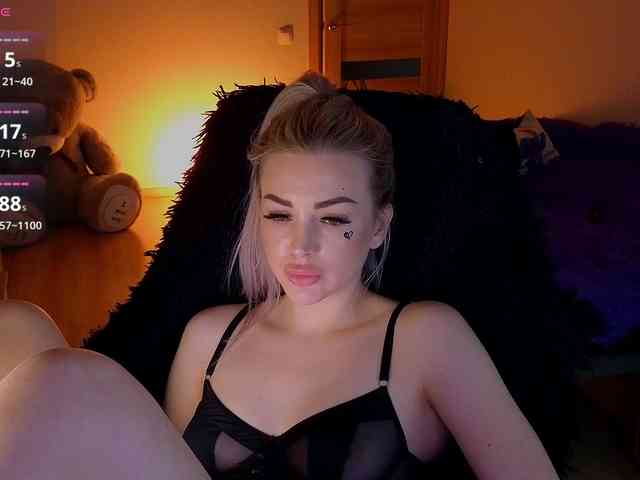 MilanaOmgReal webcam