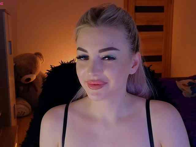 MilanaOmgReal webcam