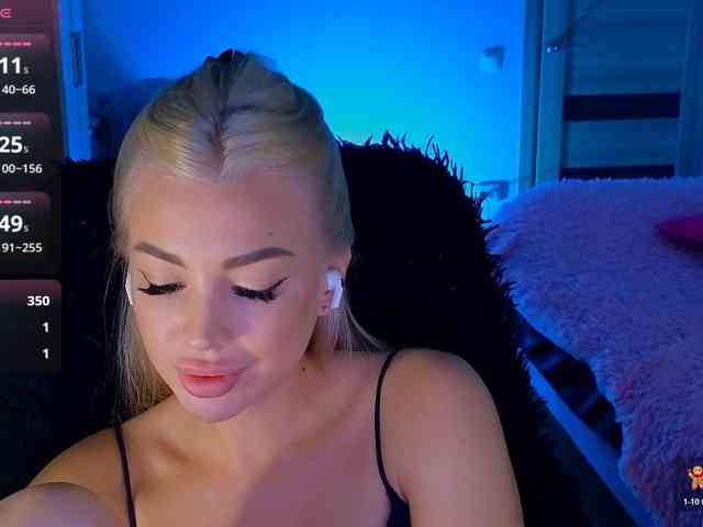 MilanaOmgReal's webcam live show