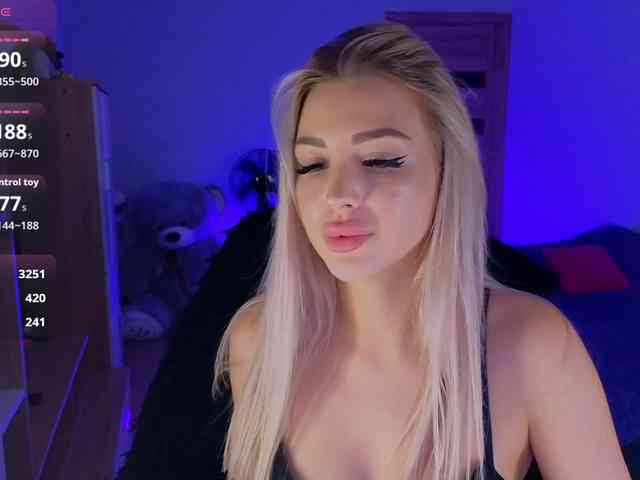 MilanaOmgReal webcam