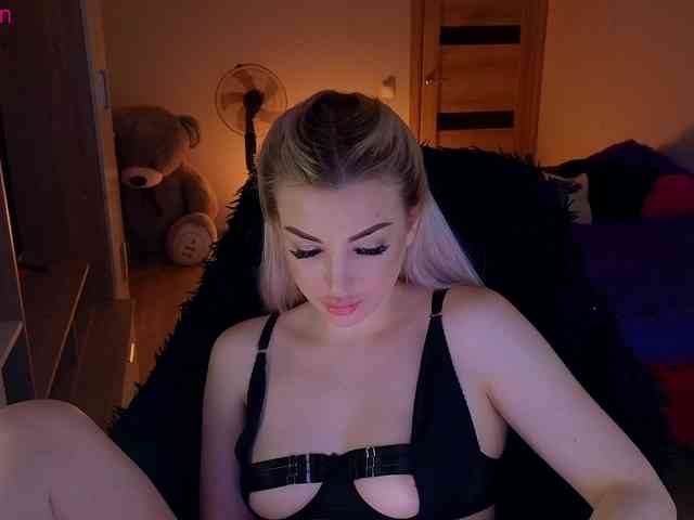 MilanaOmgReal webcam