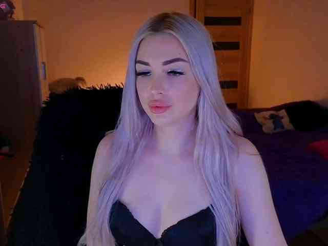 MilanaOmgReal webcam