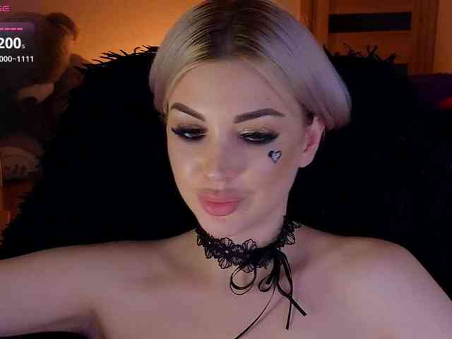 MilanaOmgReal webcam