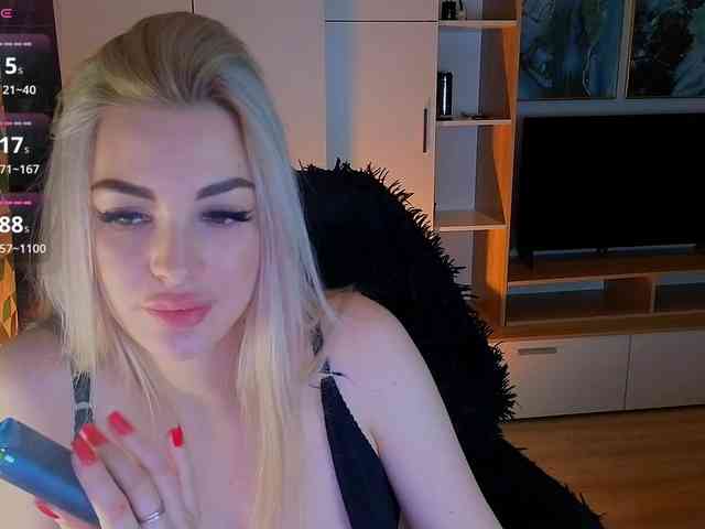 MilanaOmgReal webcam
