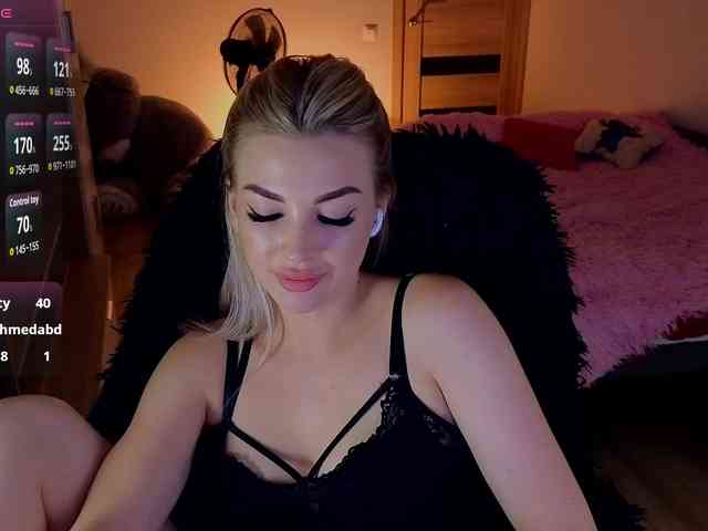 MilanaOmgReal webcam