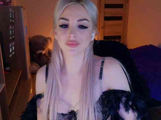 MilanaOmgReal webcam