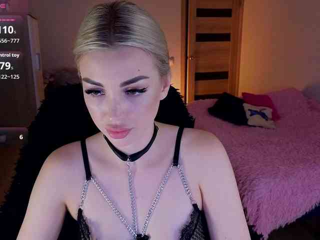 MilanaOmgReal webcam