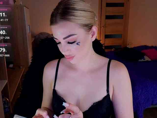 MilanaOmgReal webcam