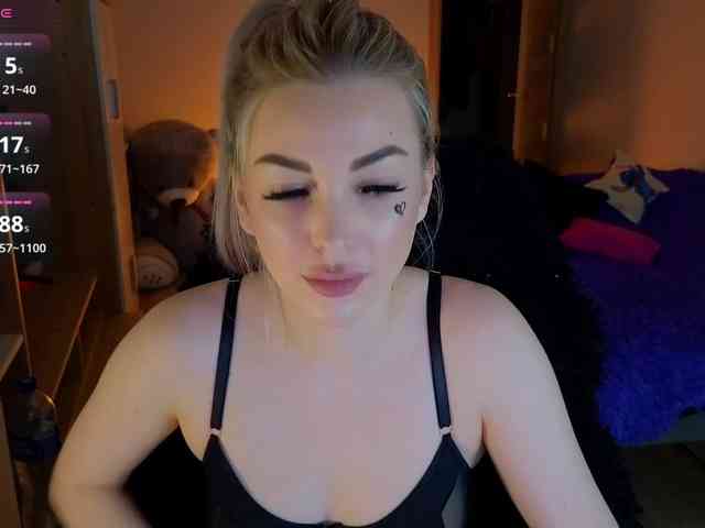 MilanaOmgReal webcam