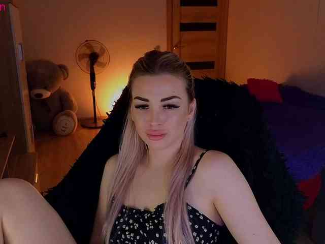 MilanaOmgReal webcam