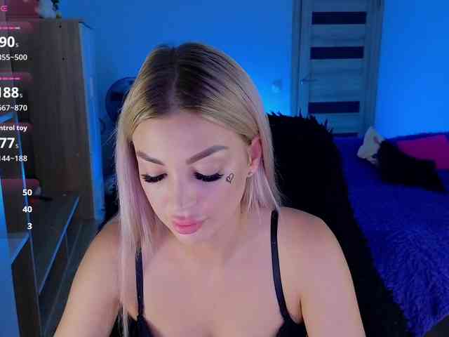 MilanaOmgReal webcam