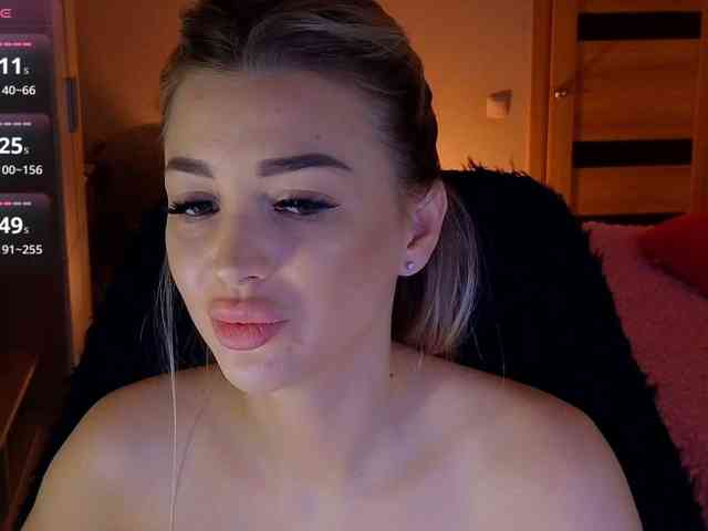 MilanaOmgReal webcam