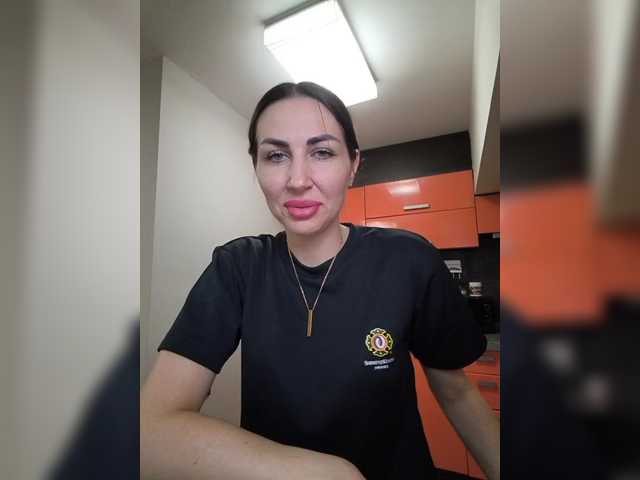 le modèle WOWLADY est en webcam porno dans un show sur le site bongacams, il possède les tags suivants: White/Caucasian,Brunette,Shaved