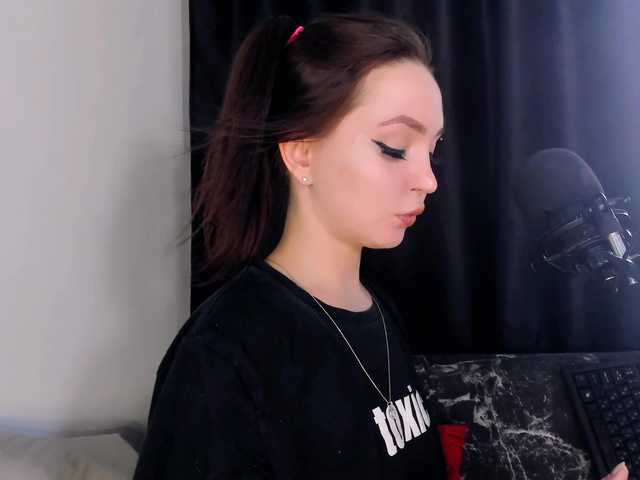 AsyaSweeet live webcam show
