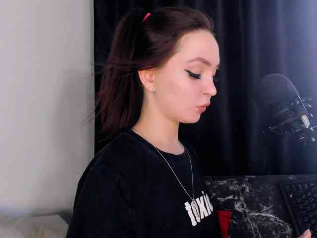 AsyaSweeet webcam