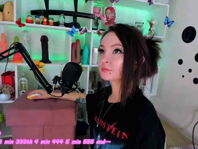Asyasweeet's cam show statistics and live stream