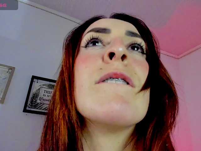 le modèle ButtyCherry est en webcam porno dans un show sur le site bongacams, il possède les tags suivants: Latino/Hispanic,Redhead,Shaved