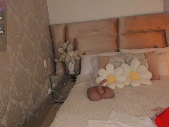 YalexaVelez live webcam show