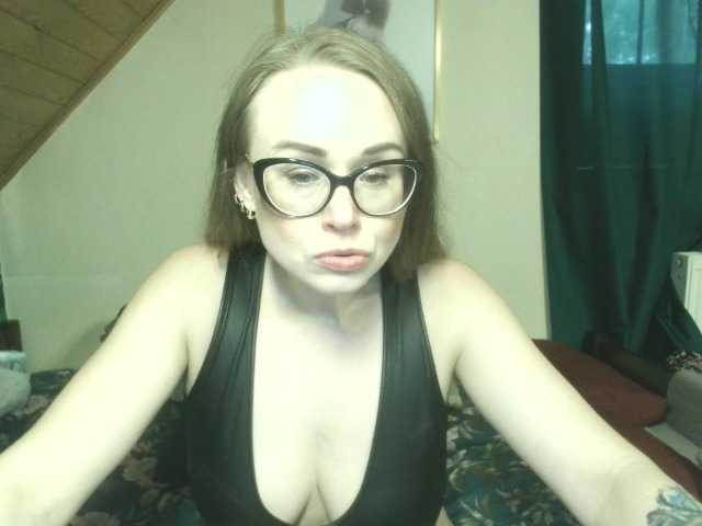MilfBerthena live cam on BongaCams