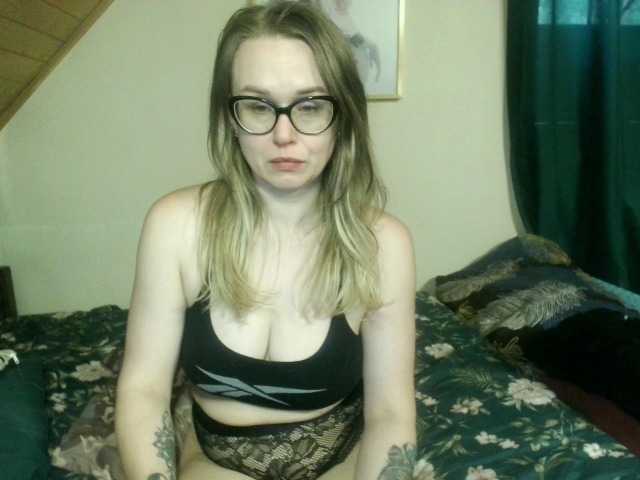 MilfBerthena live cam on UnifiedCams