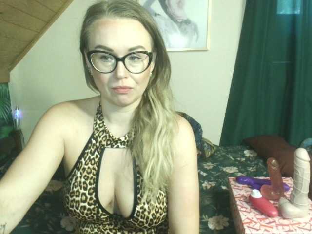 MilfBerthena live cam on BongaCams