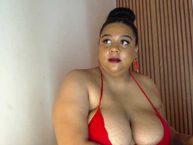 le modèle BiancaFollerach est en webcam porno dans un show sur le site bongacams, il possède les tags suivants: Ebony,Brunette,Shaved