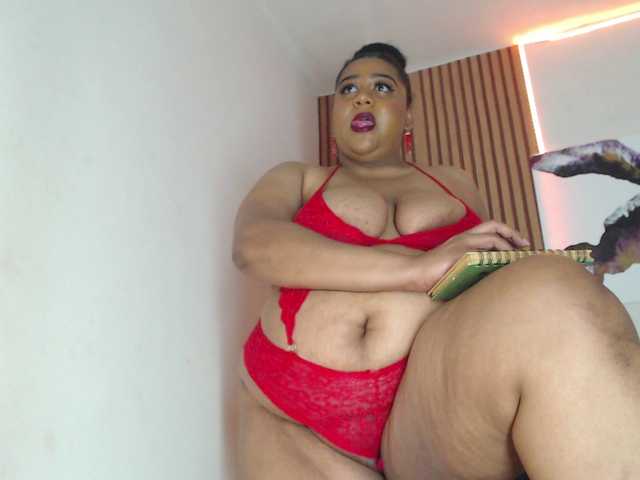 le modèle BiancaFollerach est en webcam porno dans un show sur le site bongacams, il possède les tags suivants: Ebony,Brunette,Shaved