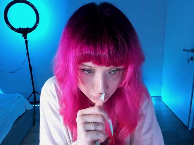 mnepohuyy live cam on BongaCams
